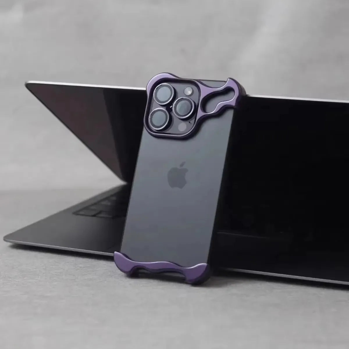 Minimalistic Bump Case