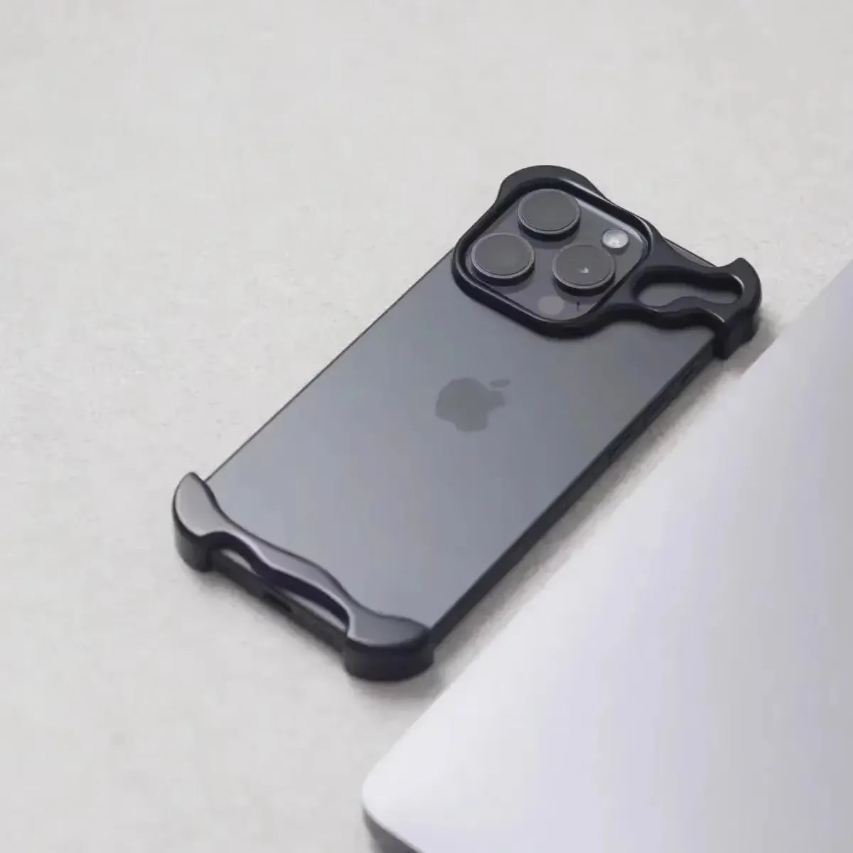 Minimalistic Bump Case