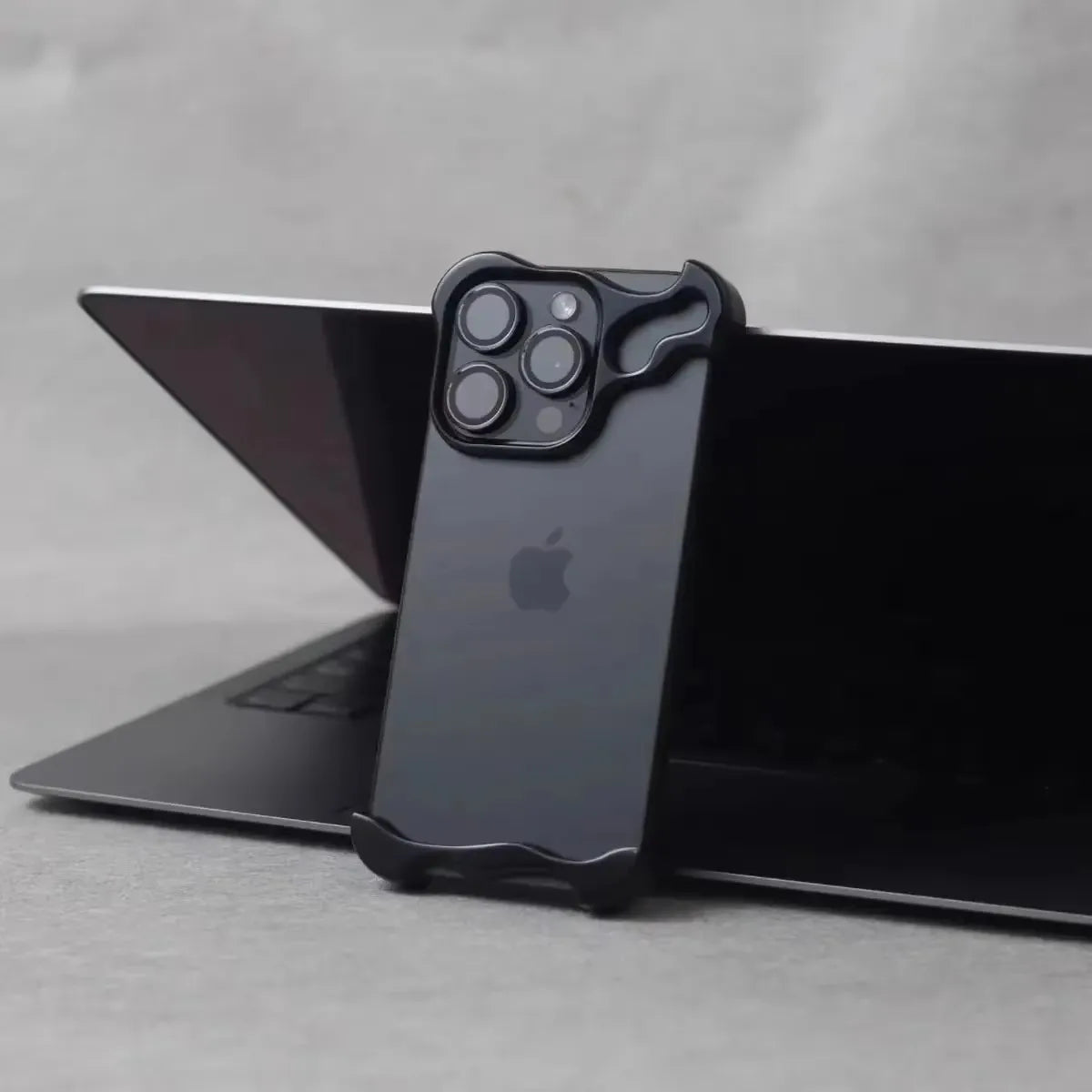Minimalistic Bump Case