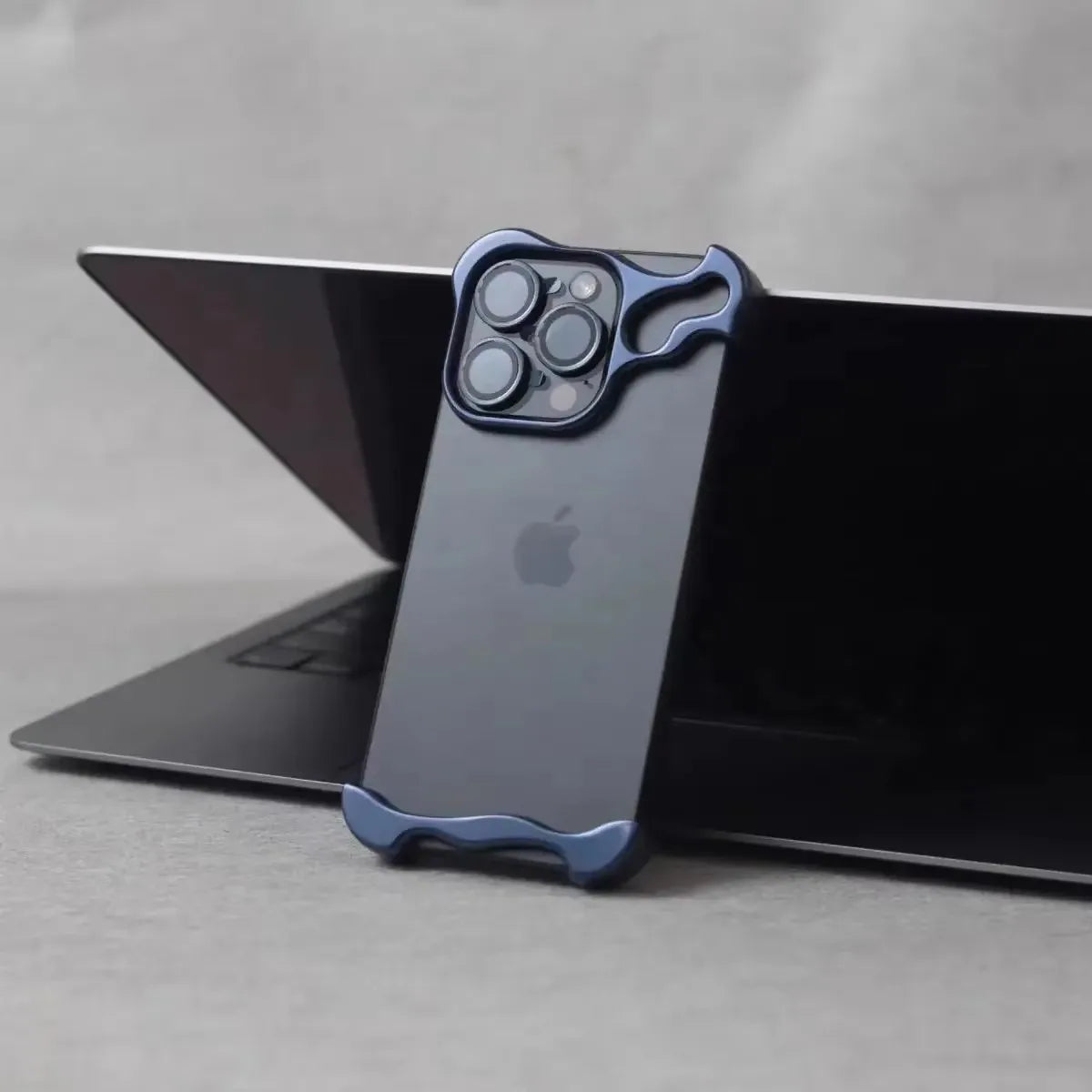 Minimalistic Bump Case