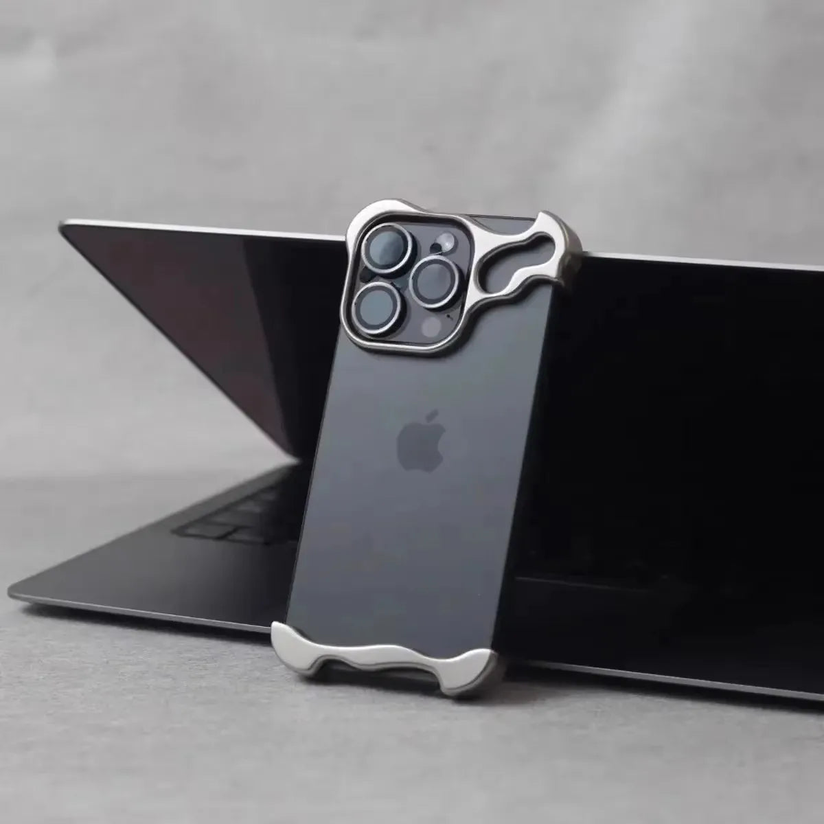 Minimalistic Bump Case